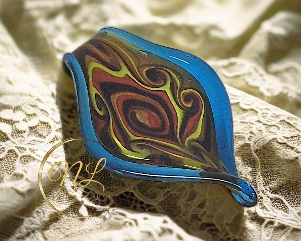 Pendentif en verre artistique en forme de feuille Bleu nacrelune.com pendentif