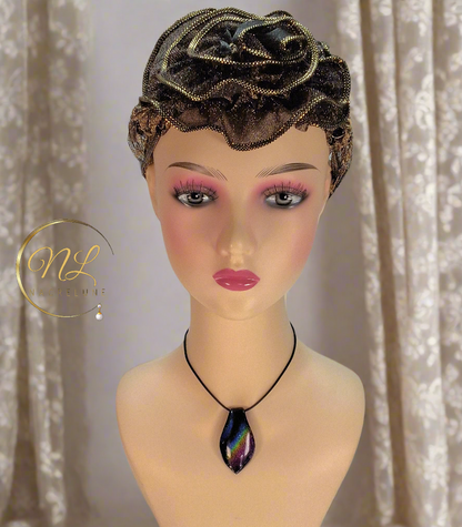 Pendentif en verre aux reflets multicolores