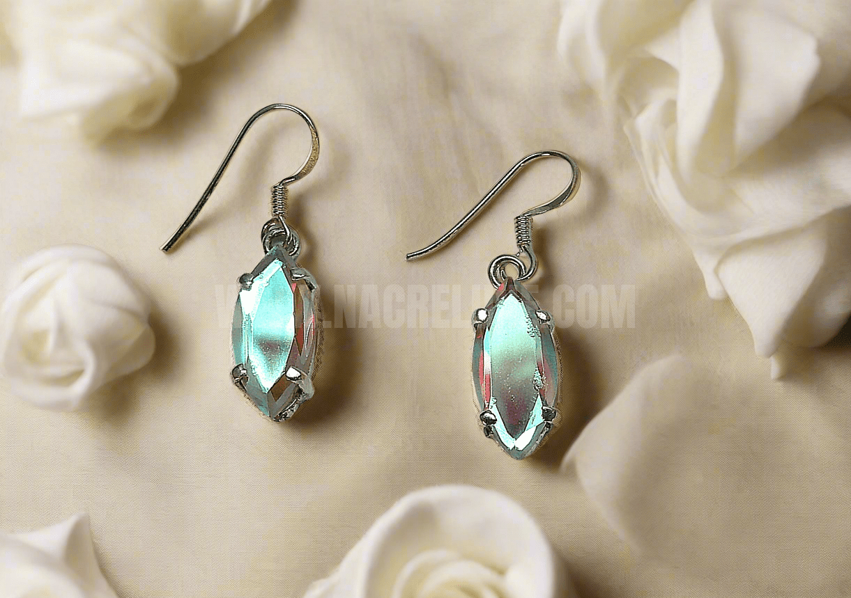 Boucles d’oreille en argent avec topazes traitées mystiques claires