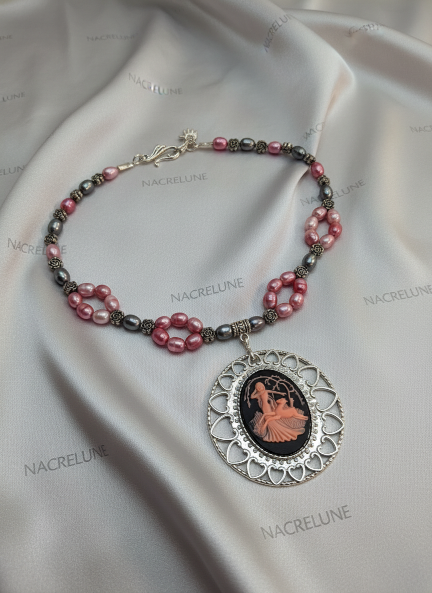 Collier en perles de culture roses avec camée nacrelune.com collier