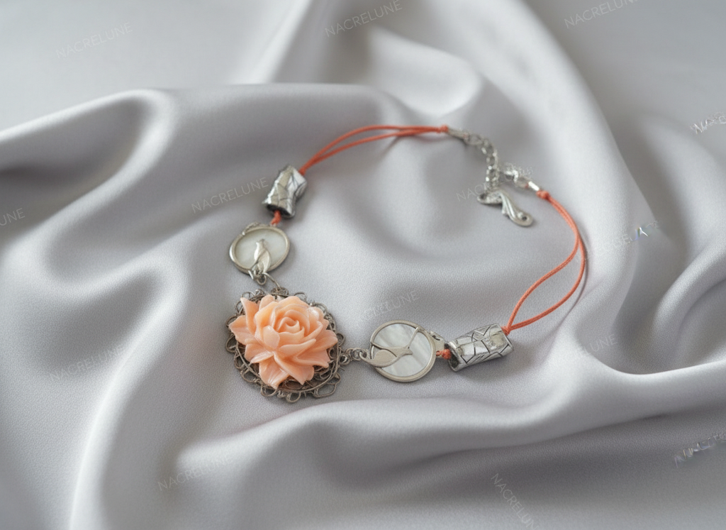 collier avec chats et grande rose imitation corail nacrelune.com collier