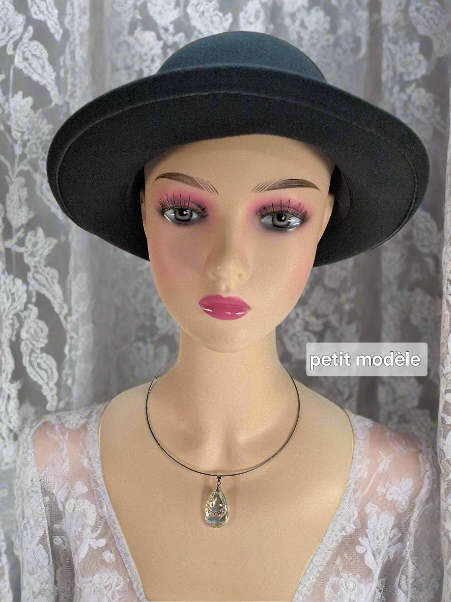 Pendentif en verre coloré nacrelune.com pendentif