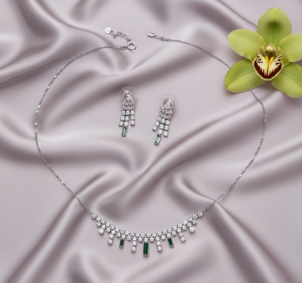 👑Petite parure en strass verts et blancs NACRELUNE parure