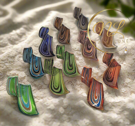 Grand pendentif en verre multicolore