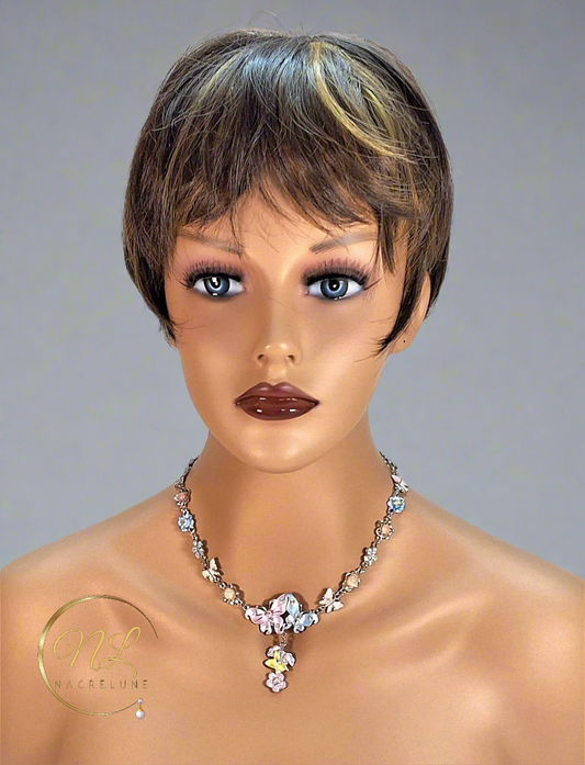 collier en émail rose et bleu avec fleurs et papillons