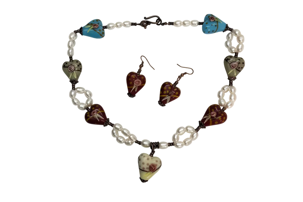 parure en perles de culture et coeurs en verre décoré nacrelune.com parure