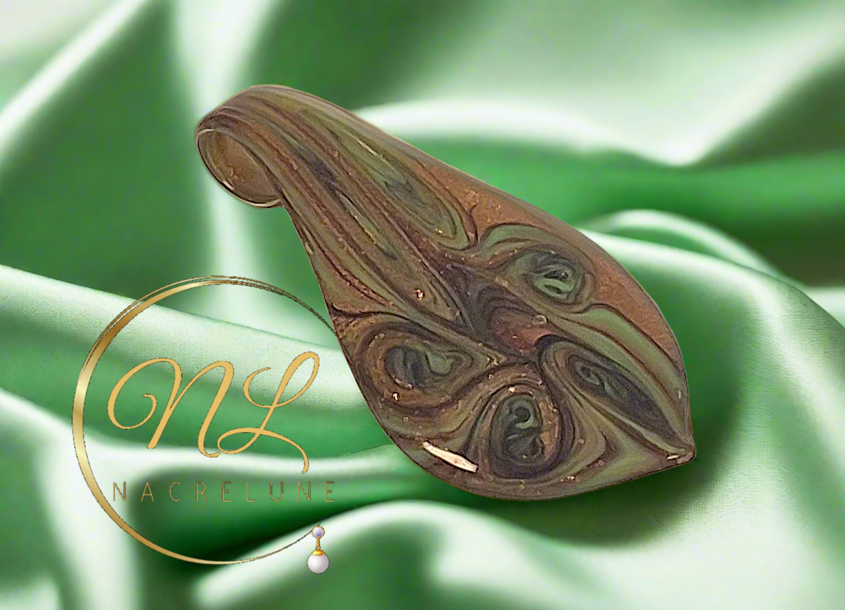 Pendentif en verre décoré décoré et artistique Vert nacrelune.com pendentif