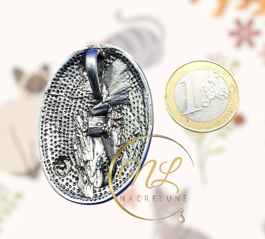 Pendentif en forme de chat, choisissez votre couleur nacrelune.com collier
