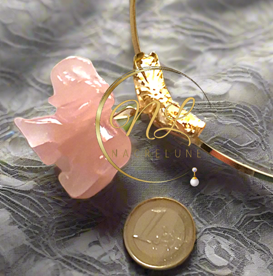 Collier doré fantaisie rigide avec éléphant sculpté en quartz rose