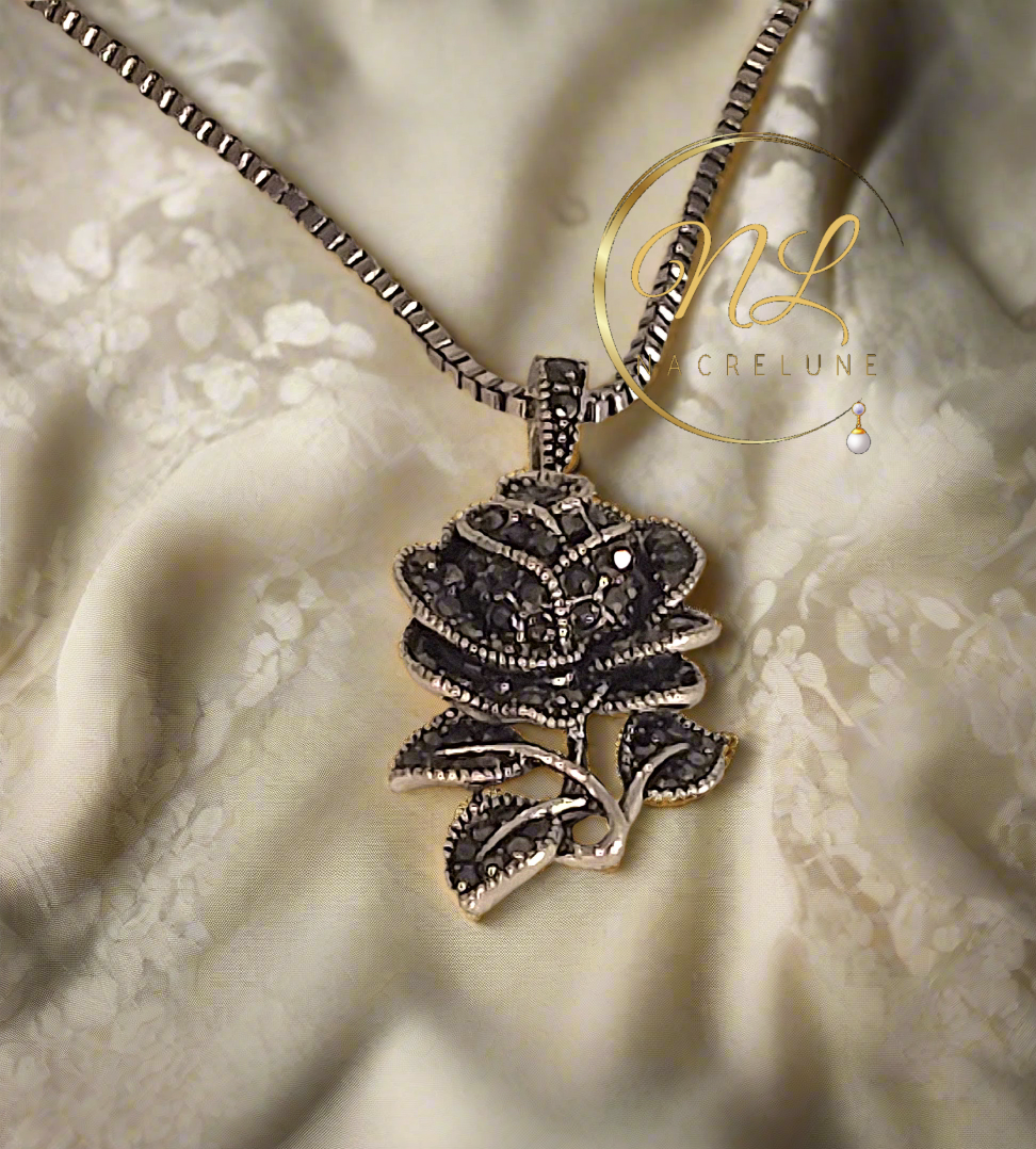 Pendentif argent et marcassites en forme de rose
