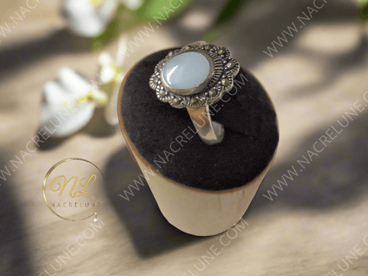 Bague en argent véritable avec marcassites et cabochon de nacre naturelle