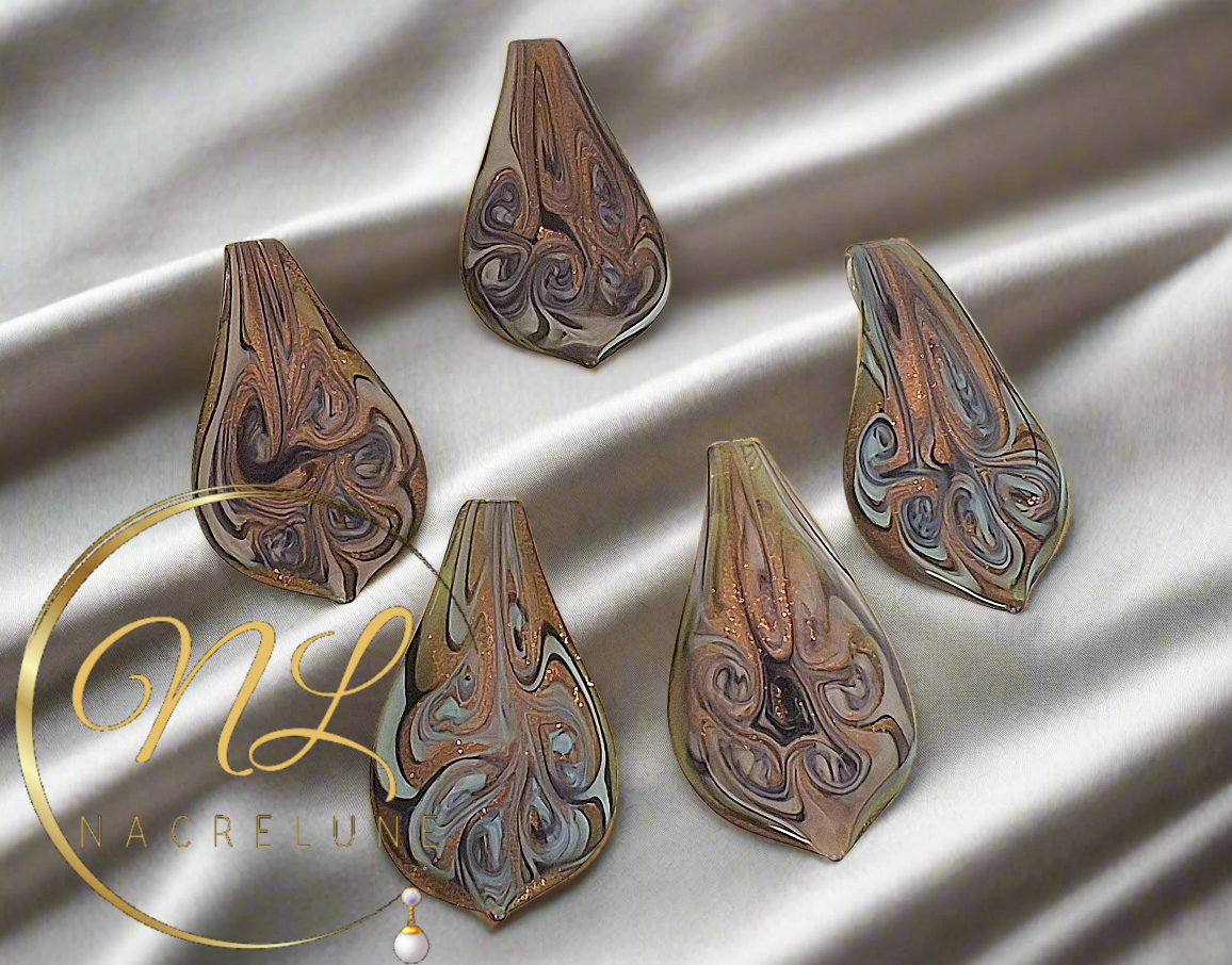 Pendentif en verre décoré décoré et artistique nacrelune.com pendentif