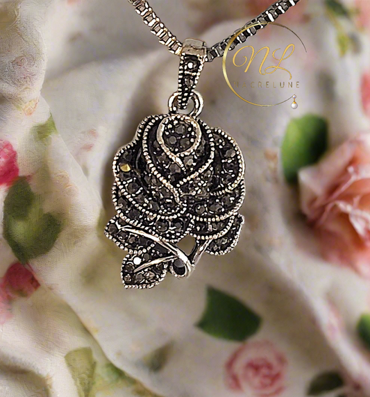 Pendentif argent et marcassites en forme de rose