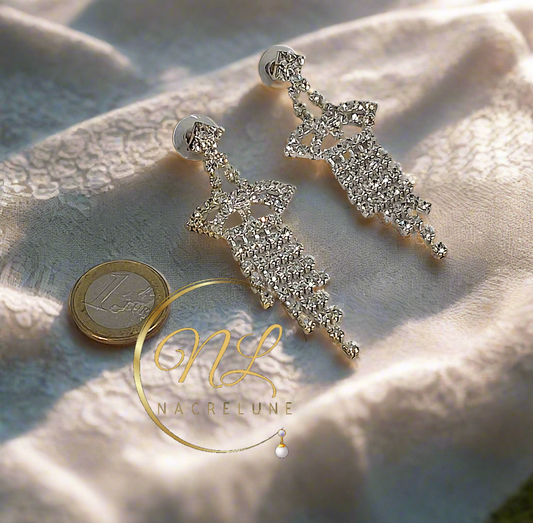 longues boucles en strass