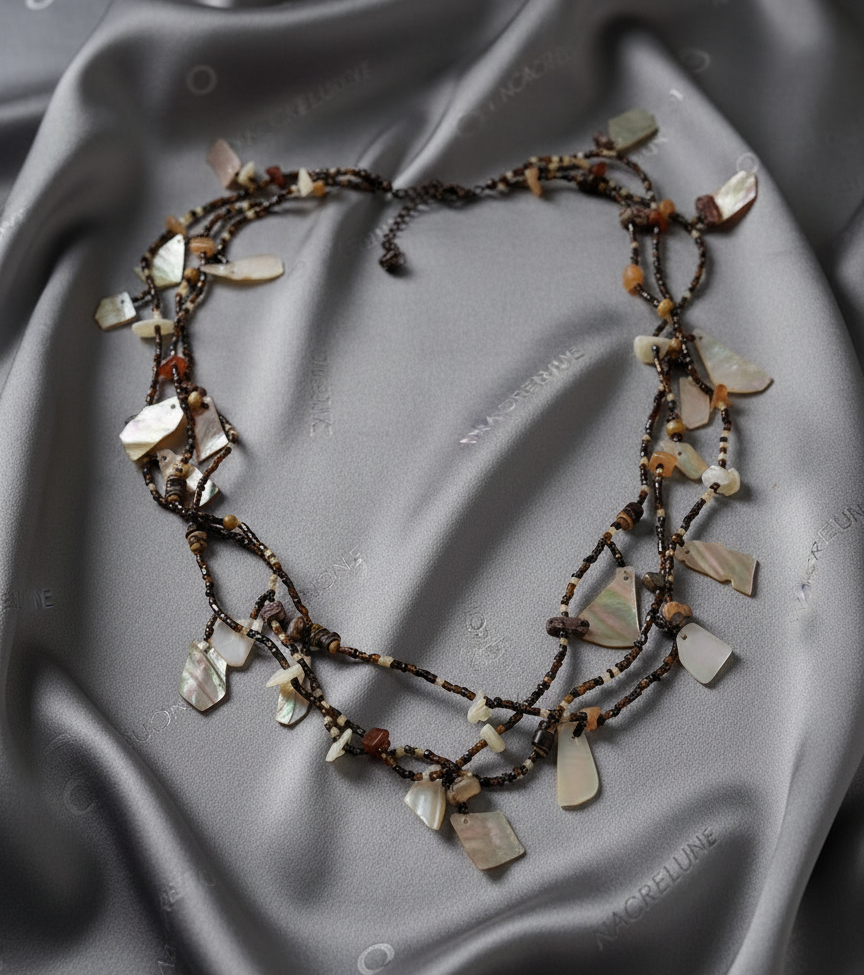 Collier en perles de rocaille avec chips de nacre nacrelune.com collier