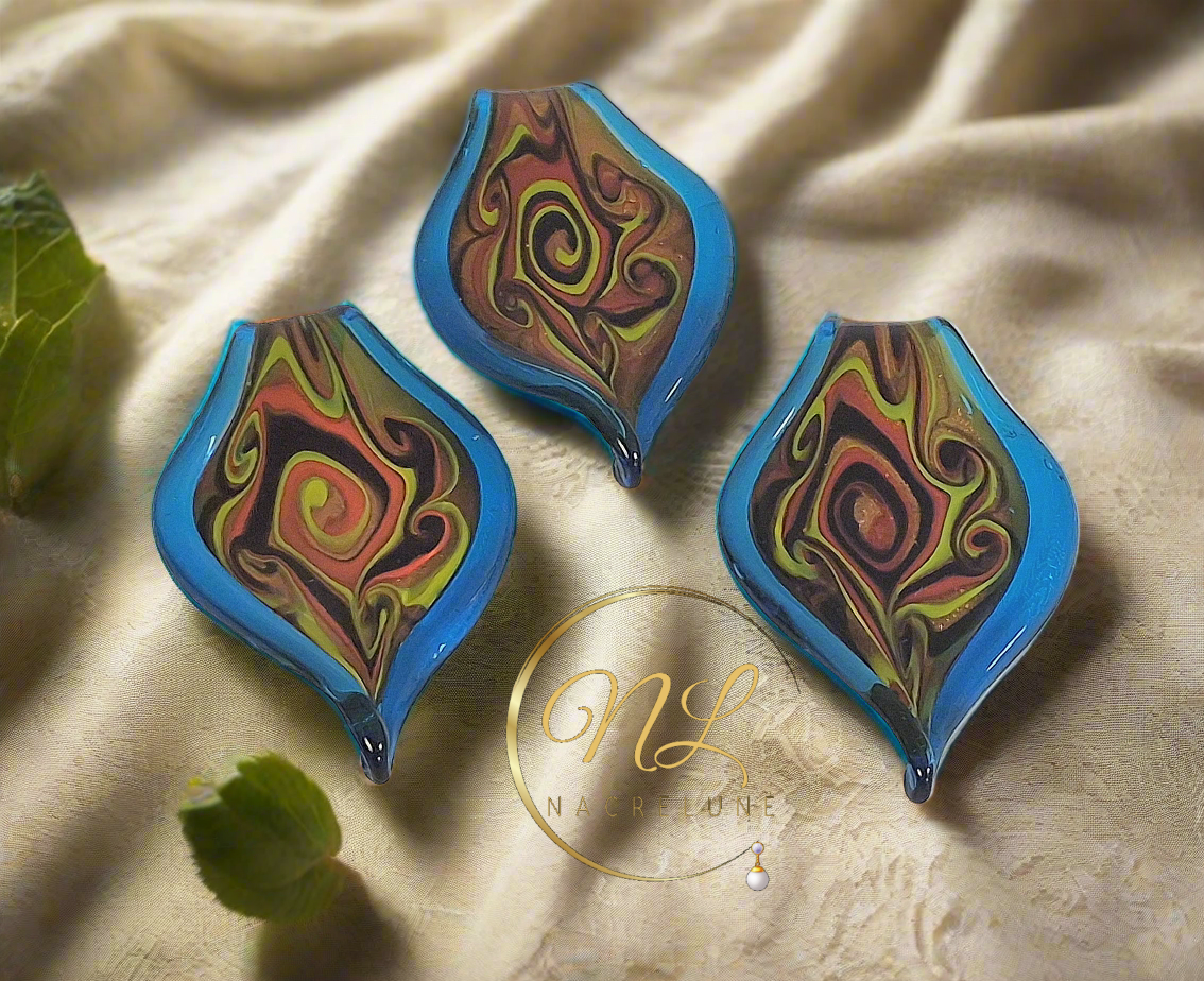 Pendentif en verre artistique en forme de feuille nacrelune.com pendentif