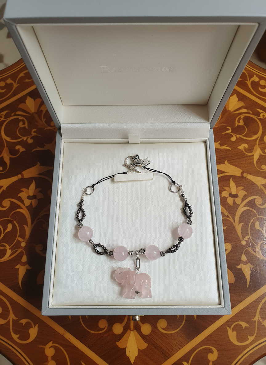 Collier en perles et elephant sculpté en quartz rose véritable nacrelune.com collier