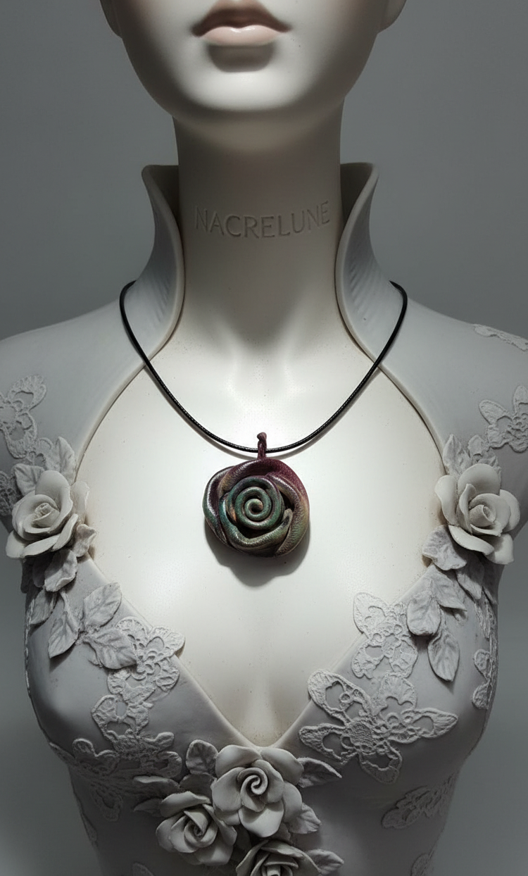 Collier rose en cuir artisanal | NACRELUNE NACRELUNE pendentif