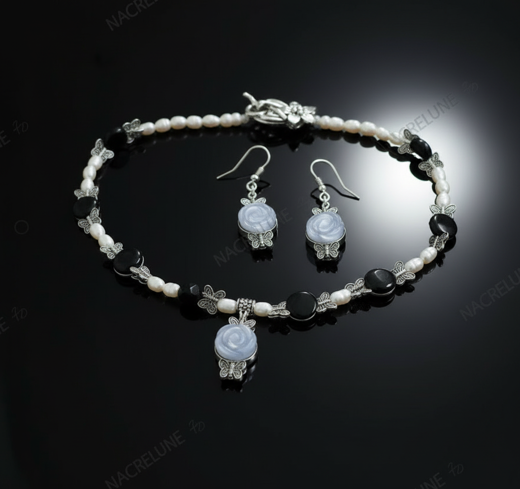 parure en perles d'obsidienne et fleurs sculptées en oeil de chat avec perles de culture NACRELUNE parure