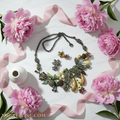 Parure fleurs et fruits en émail nacrelune.com parure