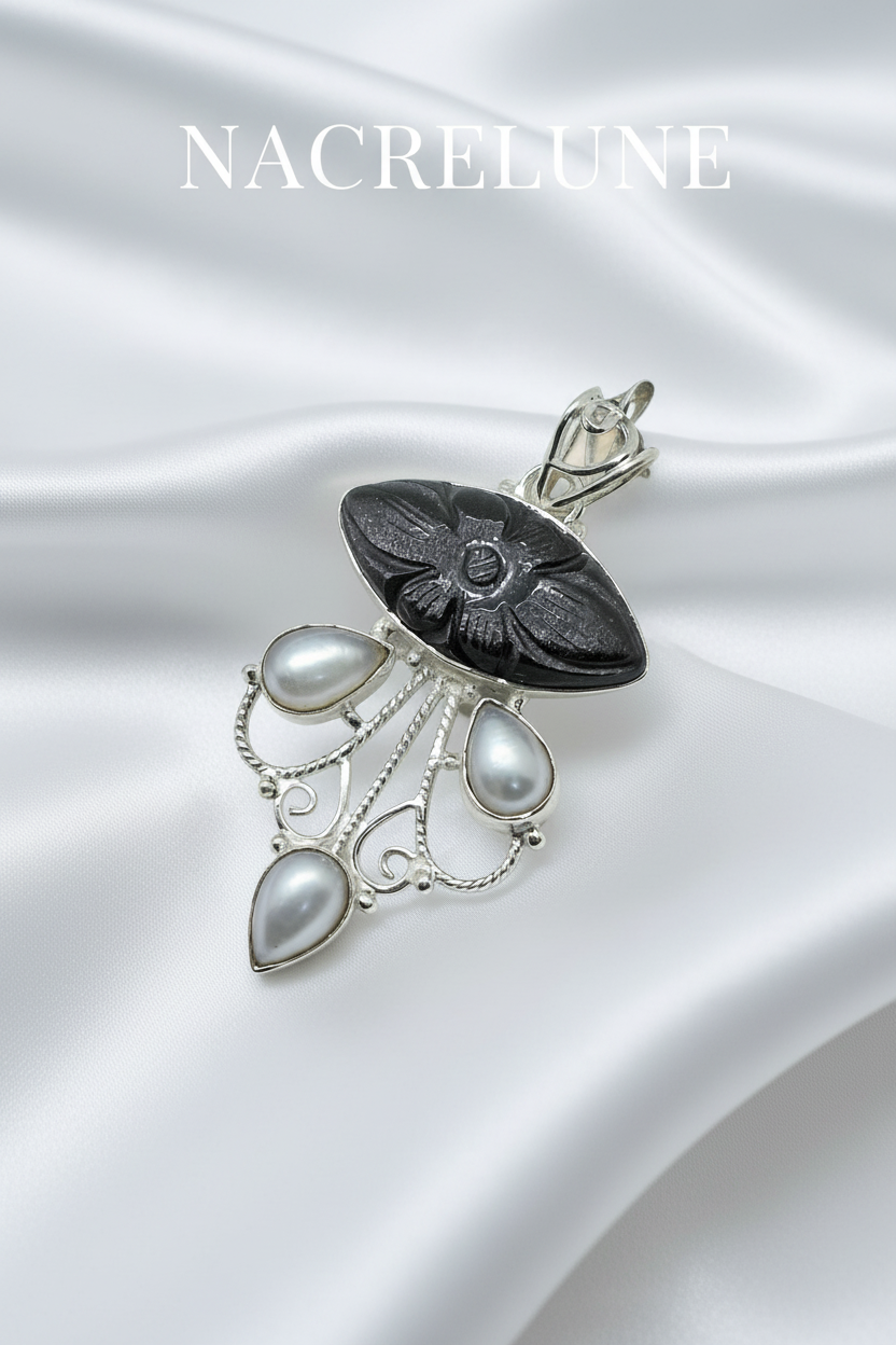 Pendentif Pierre de Soleil Noire Sculptée & Perles — Argent 925 | NACRELUNE nacrelune.com pendentif