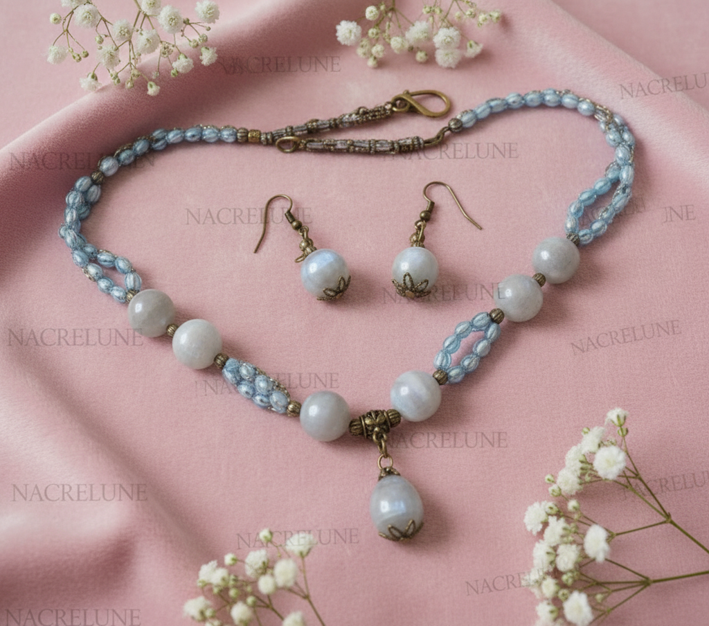 Parure pierres de lune grises et perles de culture bleues nacrelune.com parure