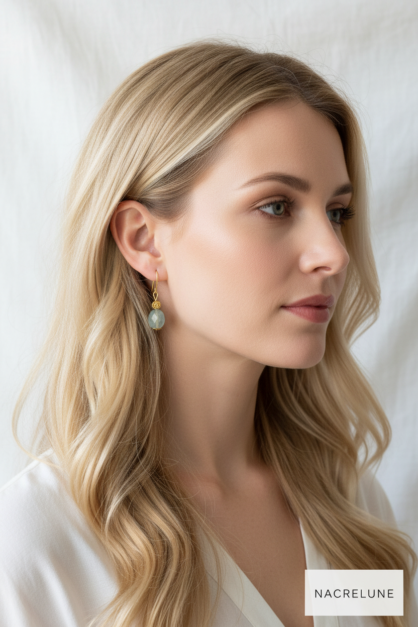 Boucles d'oreille en Aigue-Marine Facettée – Monture Dorée | NACRELUNE nacrelune.com boucles d'oreille