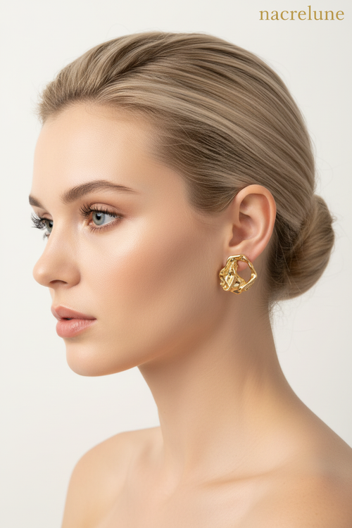 Boucles d'Oreille Organiques Plaqué Or – Forme Sculptée | NACRELUNE NACRELUNE boucles d'oreille
