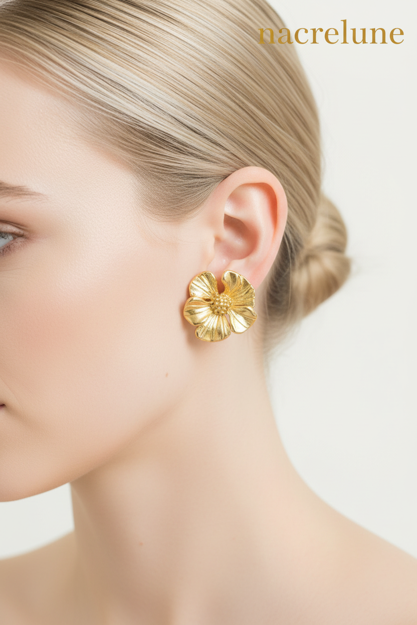 Boucles d'Oreille Fleur Plaqué Or – Pétales Sculptés | NACRELUNE NACRELUNE boucles d'oreille