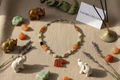 Collier en jade vert et agate cornaline avec éléphant sculpté nacrelune.com collier