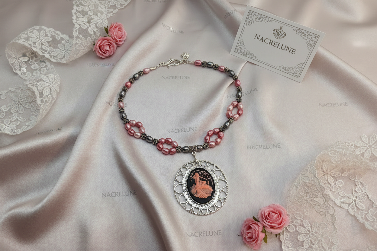 Collier en perles de culture roses avec camée nacrelune.com collier