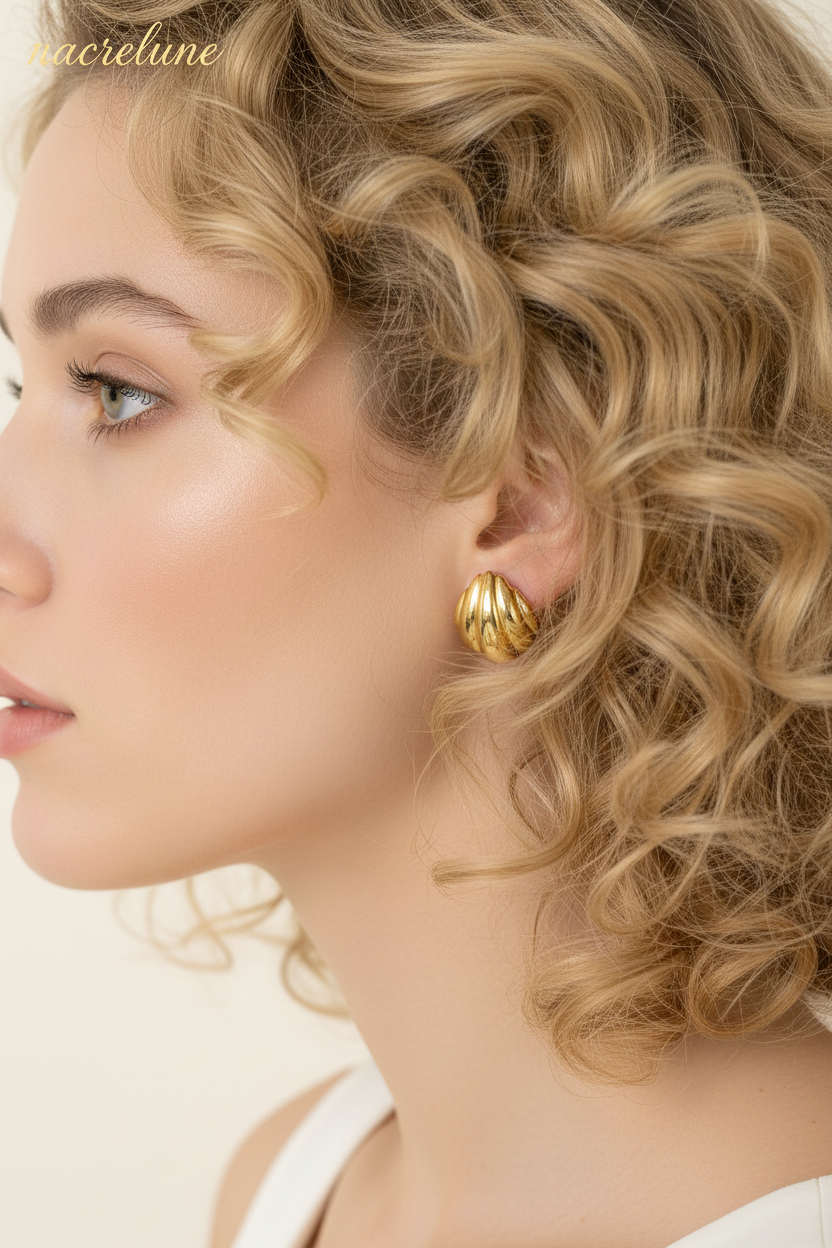 Boucles d'Oreille Coquille Plaqué Or – Chunky Statement | NACRELUNE NACRELUNE boucles d'oreille