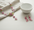 Parure en émail avec fleurs et feuilles, choisissez votre couleur rose nacrelune.com parure