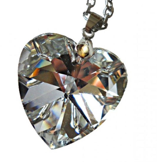 Pendentif coeur en cristal blanc avec chaine