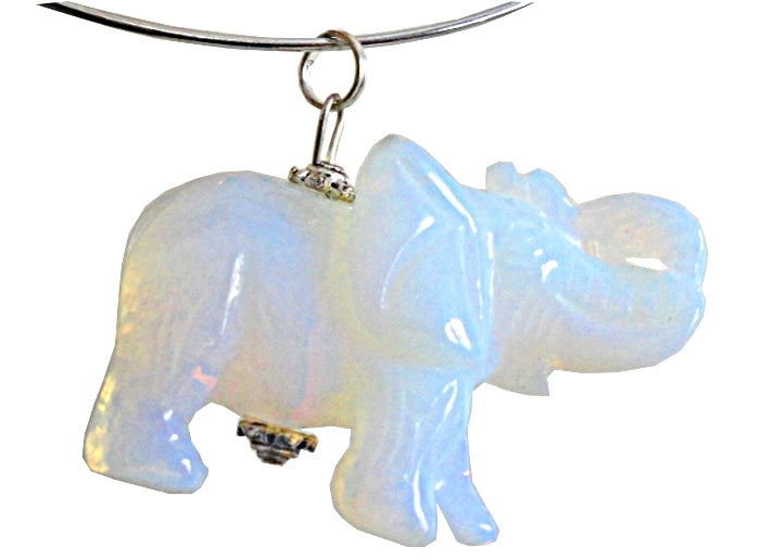Pendentif elephant opalite avec collier détail