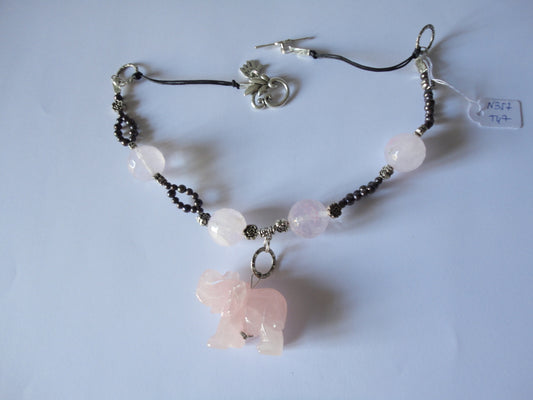 Collier en quartz roses avec elephant