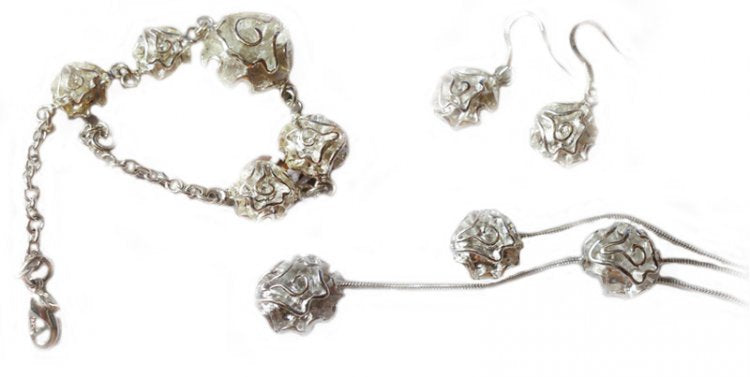 Ensemble boucles et collier roses en argent